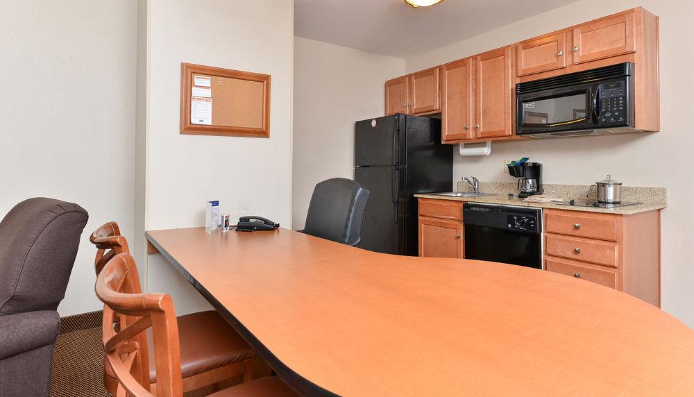 Candlewood Suites Winchester By Ihg Buitenkant foto
