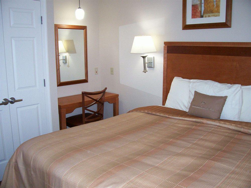 Candlewood Suites Winchester By Ihg Buitenkant foto