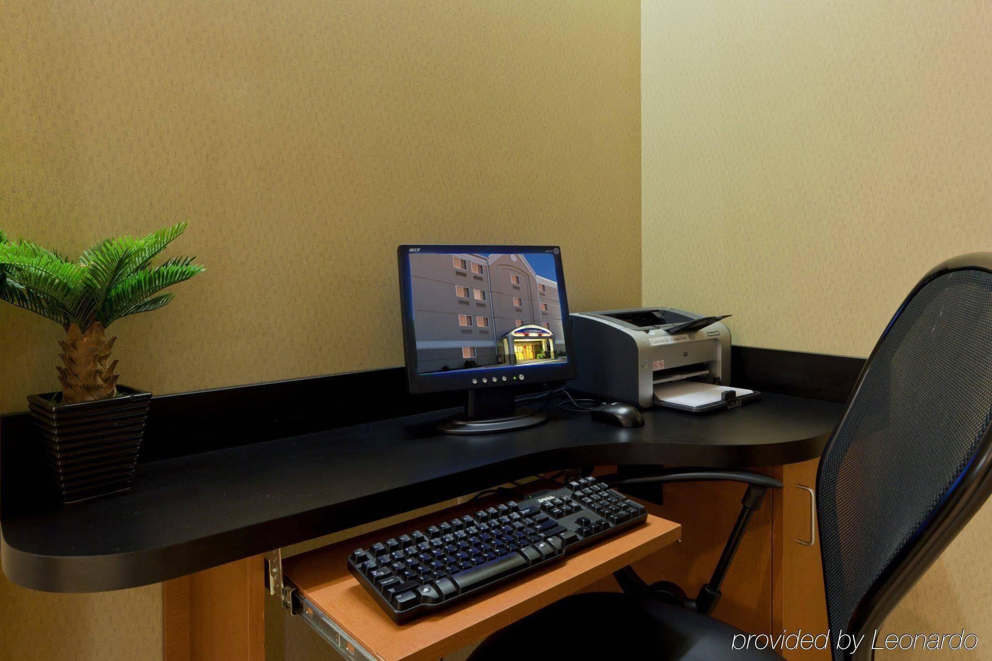 Candlewood Suites Winchester By Ihg Buitenkant foto