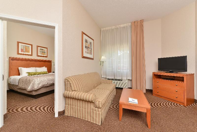 Candlewood Suites Winchester By Ihg Buitenkant foto